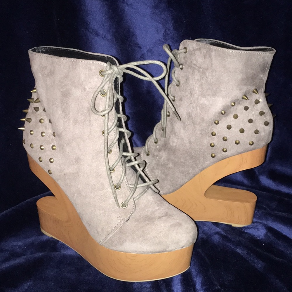 Studs - Picture 4 of 5